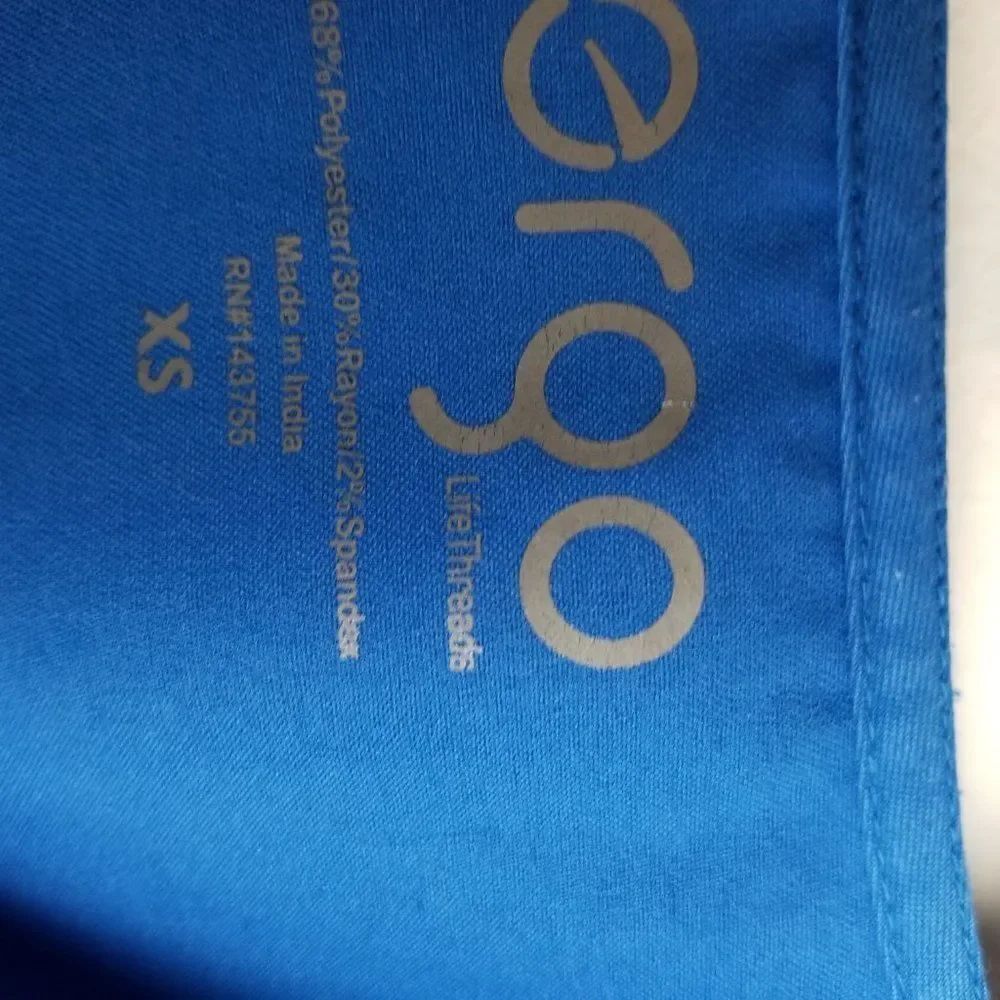 ERGO LIFE THREADS SCRUB V-NECK TOP - Picture 3 of 12